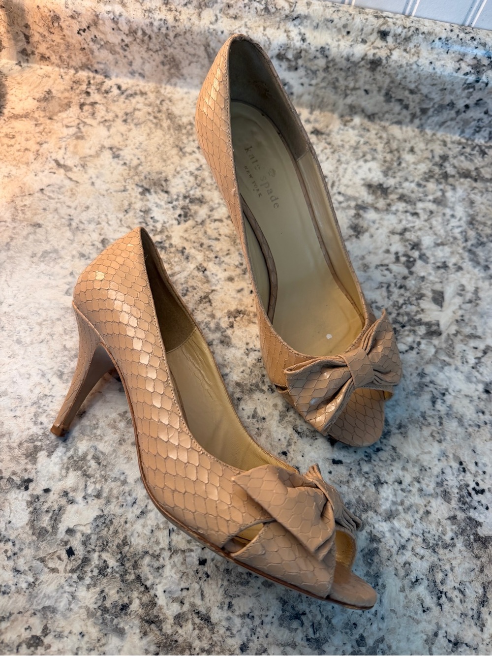 Kate Spade ♠️ Blush Textured Alessia Snake 🐍 Peep-Toe Bow High Heels Pumps